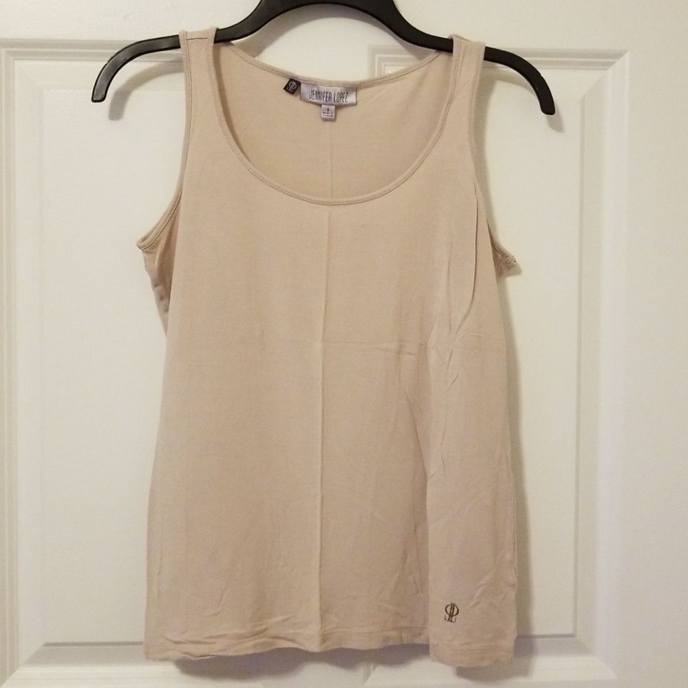 Jennifer Lopez nude tank top!